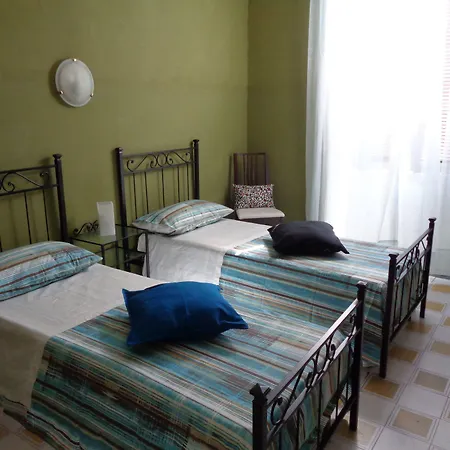 Hotel Giamaica For Girls & Ladies Only